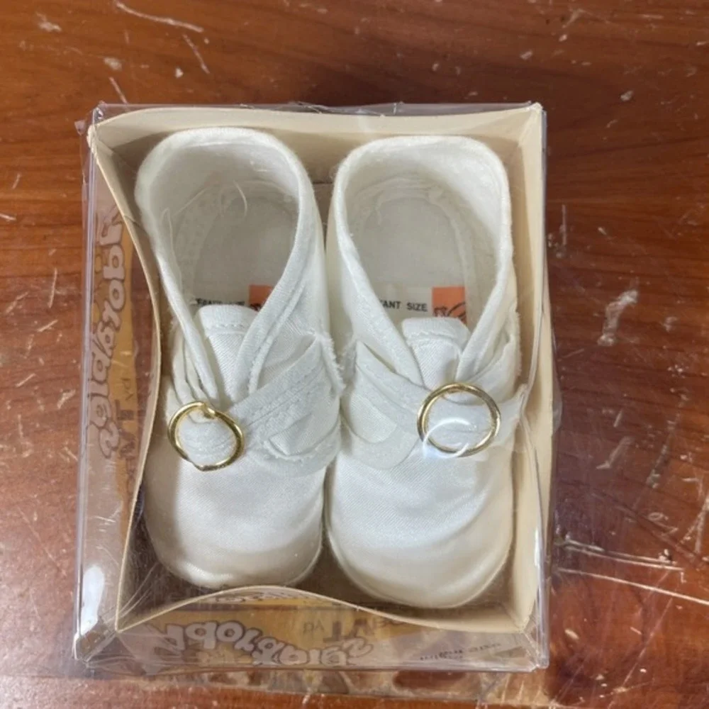 Vintage Gold Bug Adorables TV Bootees White Satin Infant Baby Shoes NIB‎